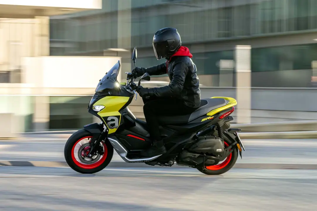 aprilia-sr-gt-125-sport-2