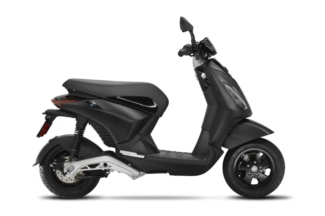piaggio-1-black