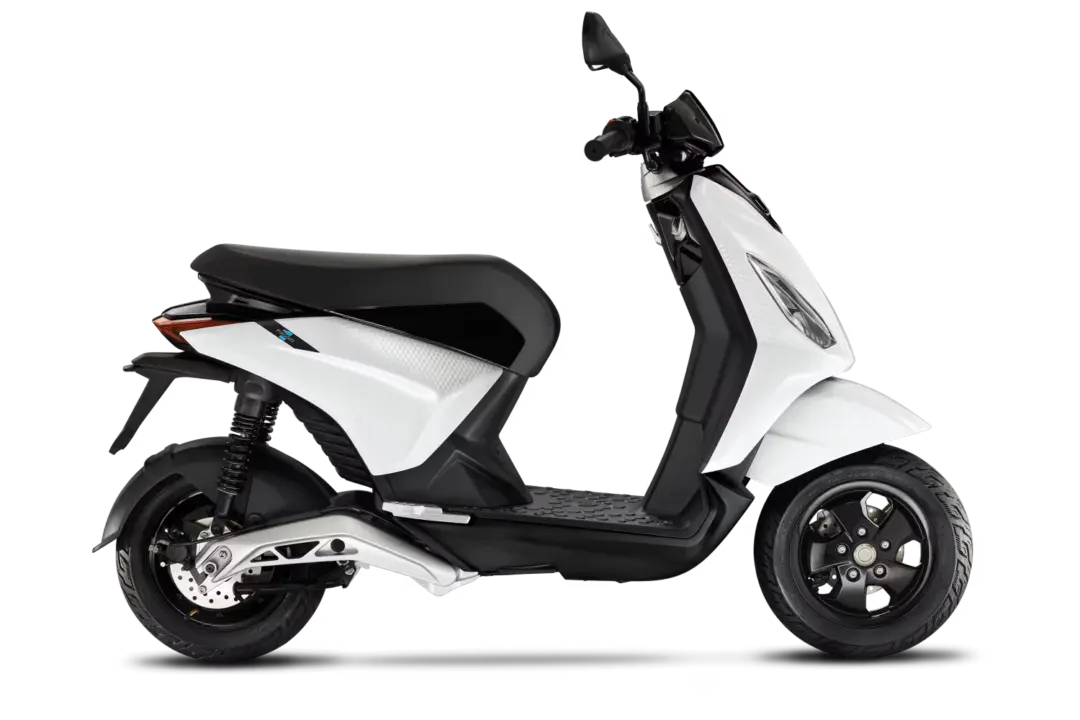 piaggio-1-white